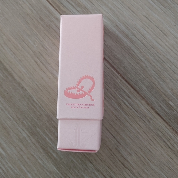 Jeffree Star Cosmetics Unphazed Velvet Trap Lipstick - Picture 7 of 11